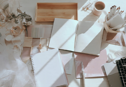 Minimal work desks (flat lay)